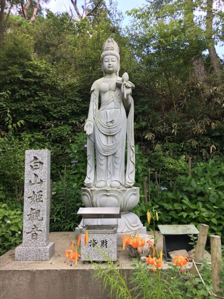六甲山神社の白山姫観音