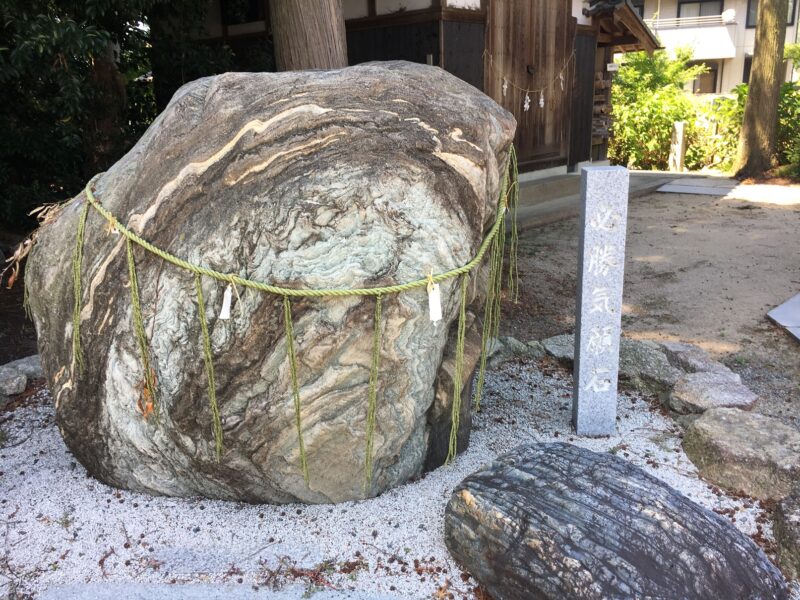薭田野神社の磐座
