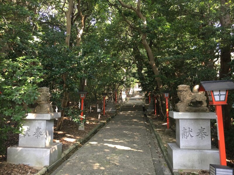 越木岩神社の参道