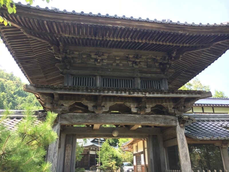 千手寺の鐘楼門