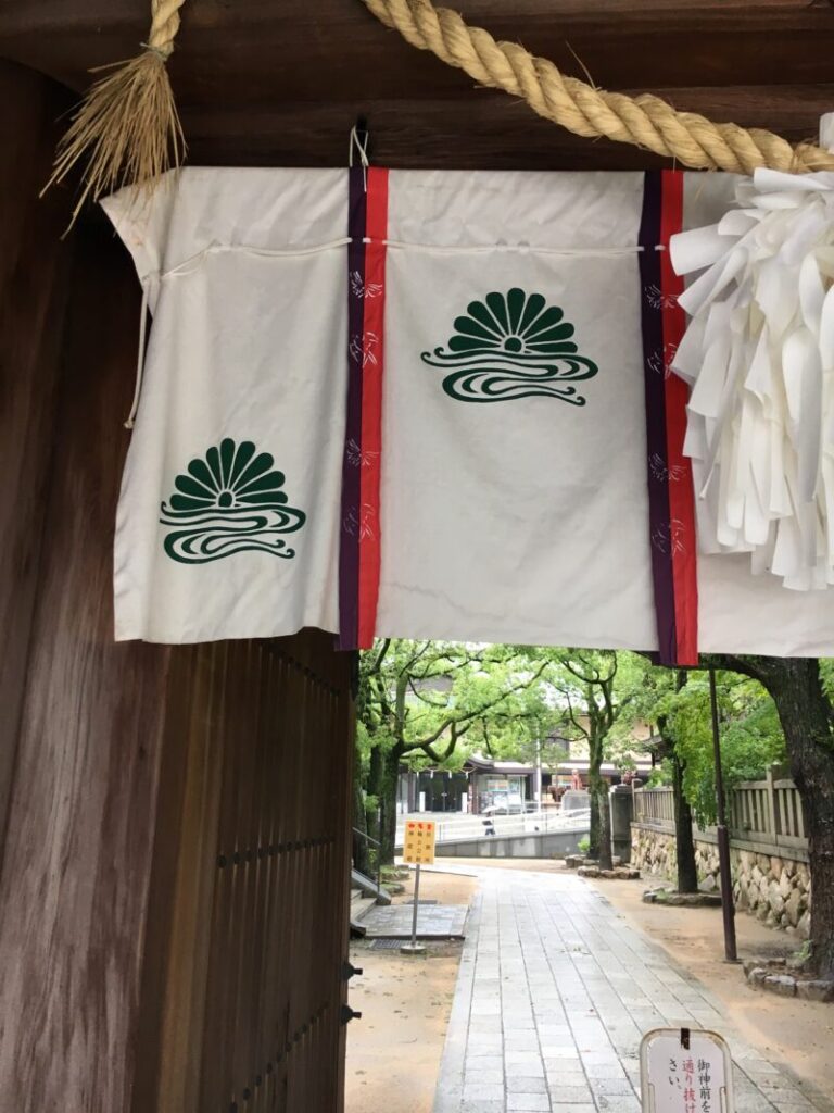 湊川神社の神紋