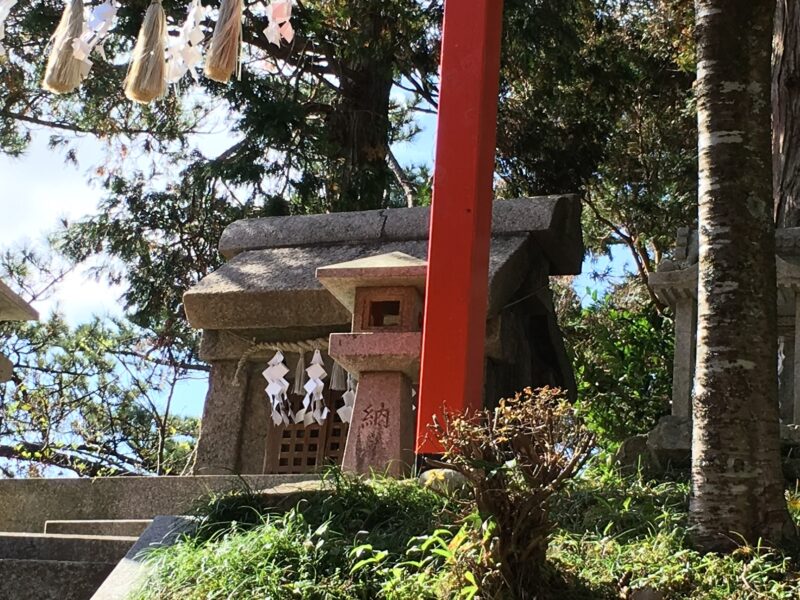 六甲山神社の石の宝殿