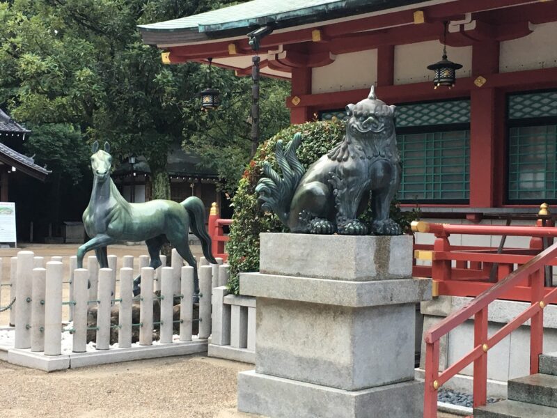西宮神社の狛犬と神馬
