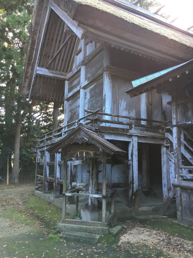 浦嶋神社の本殿脇の井戸