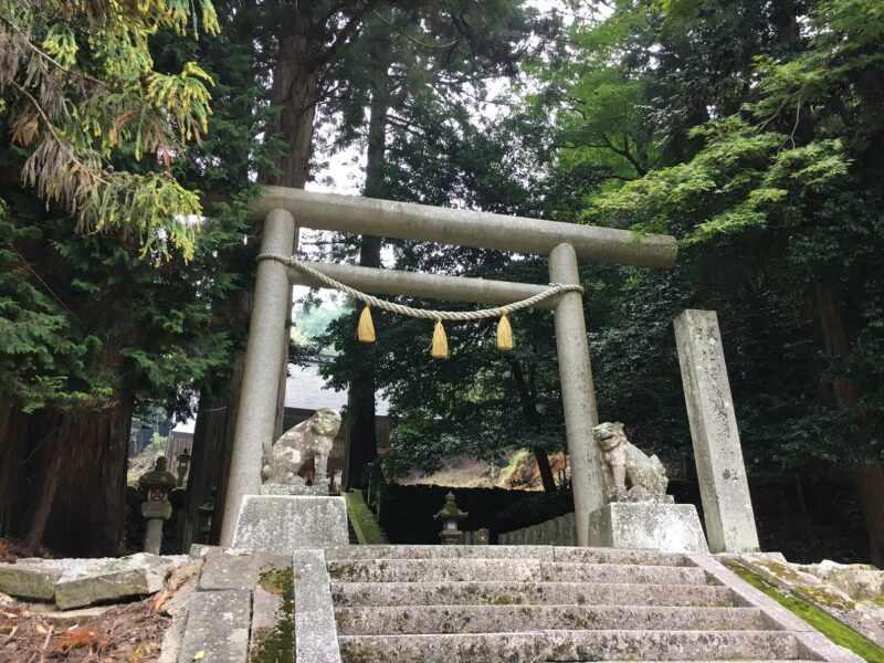 比沼麻奈為神社の鳥居