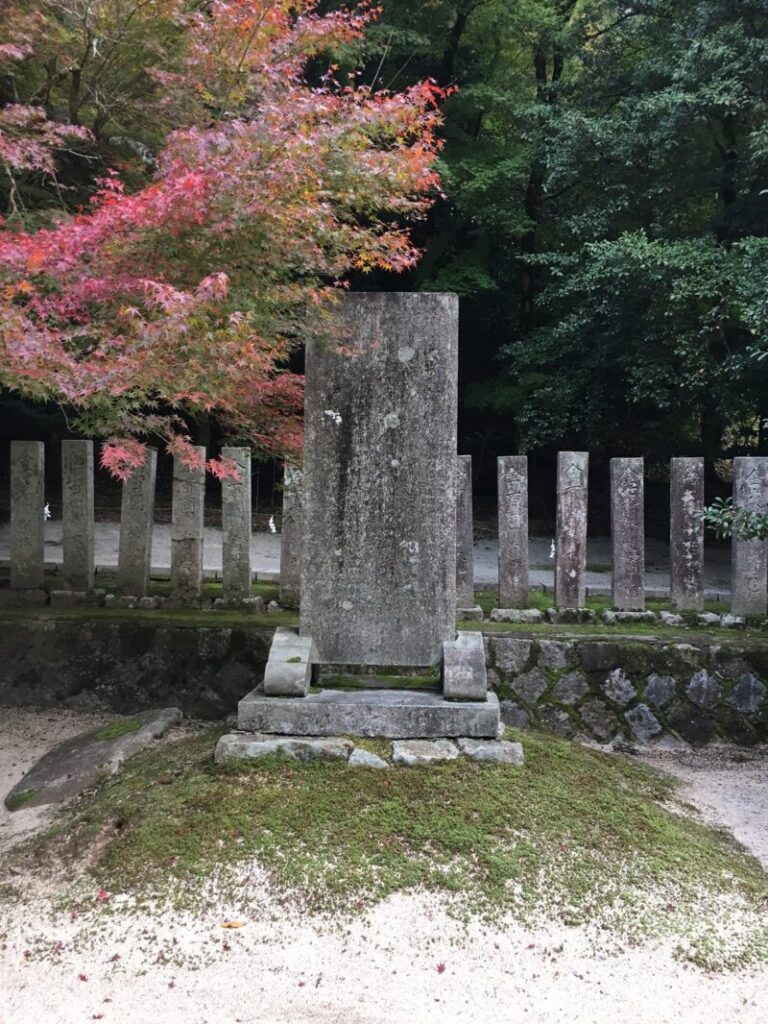 比沼麻奈為神社の石碑